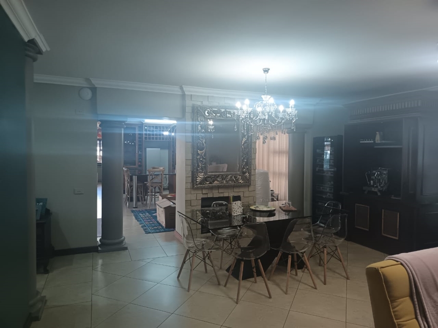 4 Bedroom Property for Sale in Roylglen Gardens Northern Cape